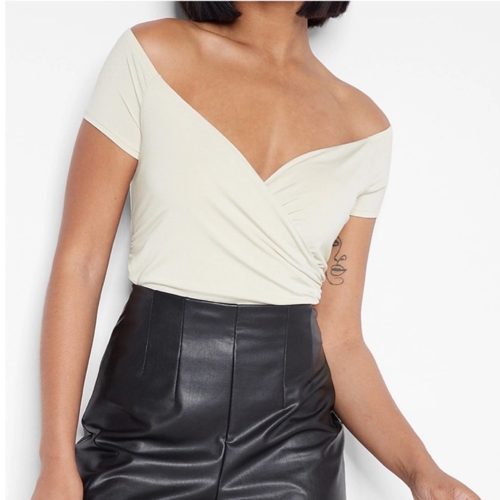 Express Body Contour Silky Off The Shoulder Ruched Tee